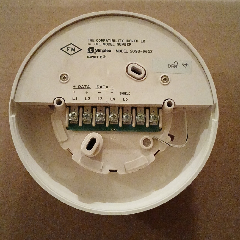 Simple Cream Networking Device - Picture 2 of 2